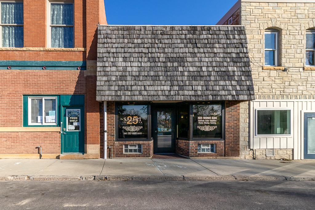 25 S Park Avenue, Le Center, MN 56057