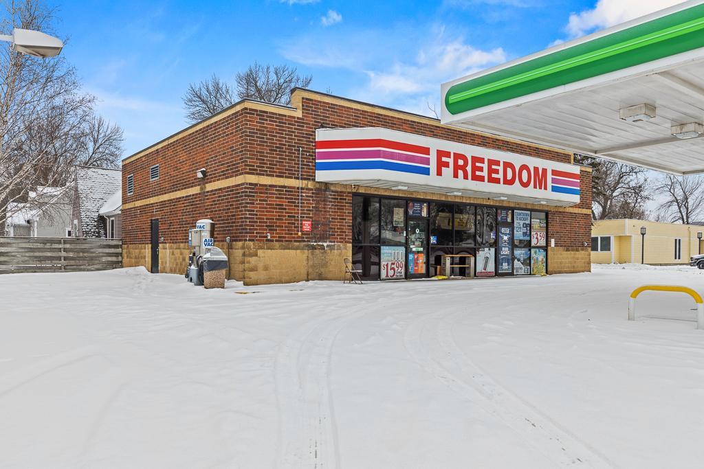 Big space for your branding on top and display windows below—ready for your business to shine.