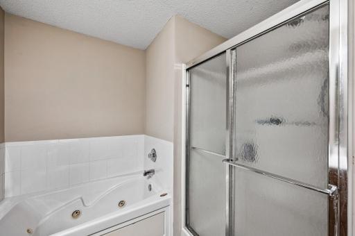 20060 Heritage Drive, Lakeville, MN 55044