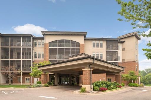 Beautiful 2 bedroom, 2 bath top floor condo overlooking Nine Mile Creek. Creekside is a very active, highly sought-after 55+ community with wonderful amenities.