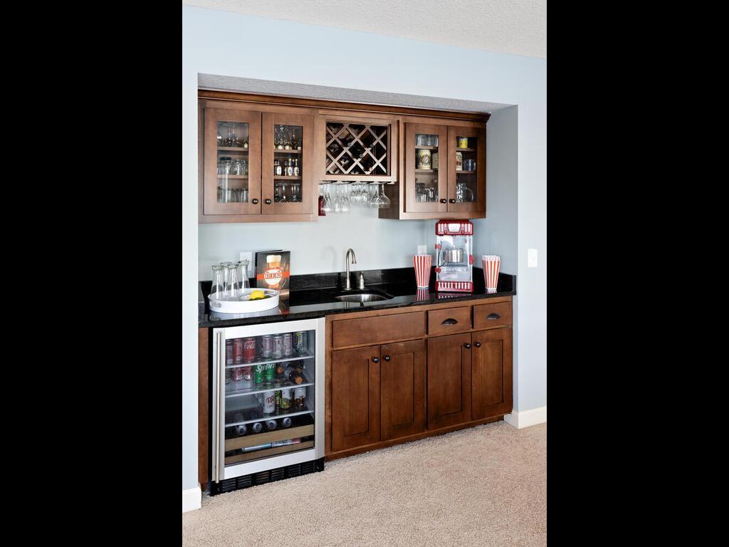 Lower level wet-bar