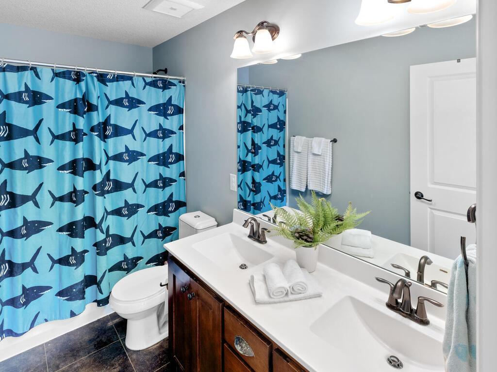 Upper level full bathroom