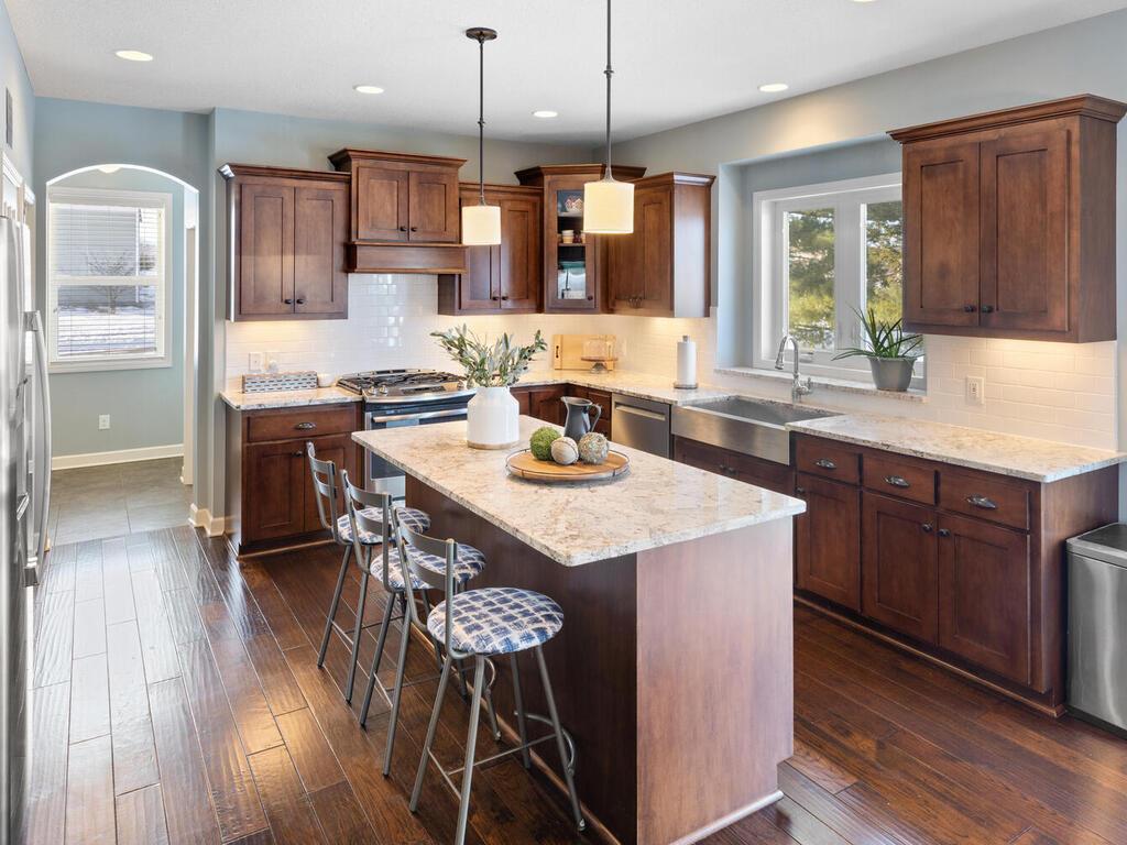 Large eat-in kitchen with plenty of cabinets, walk-in pantry and center island