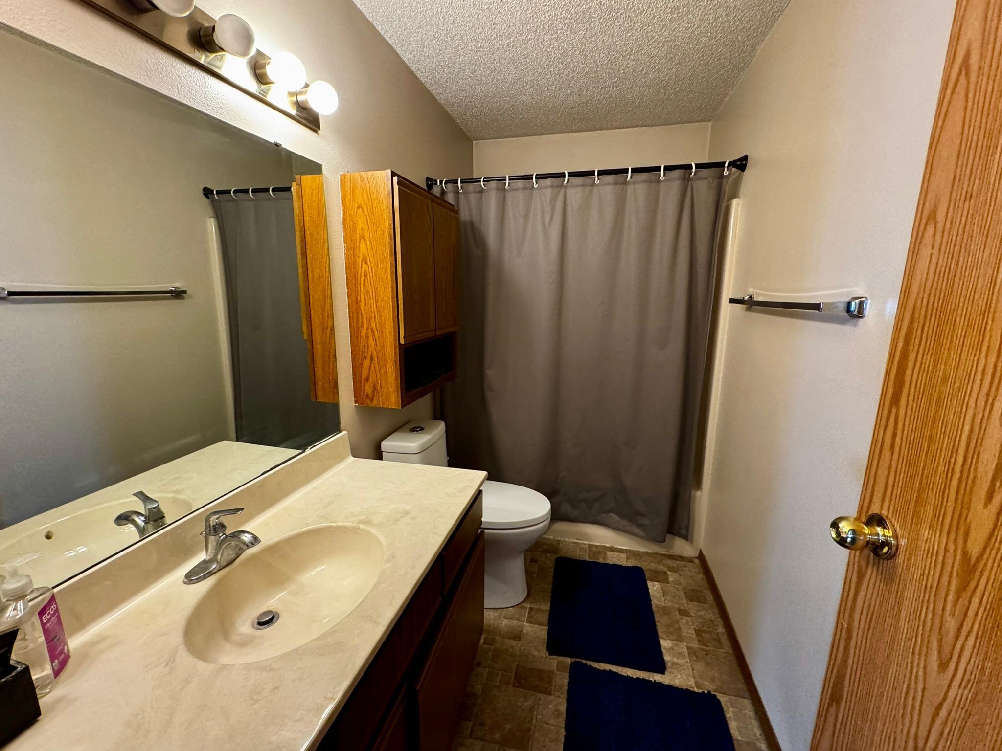Upper Level Full Bath