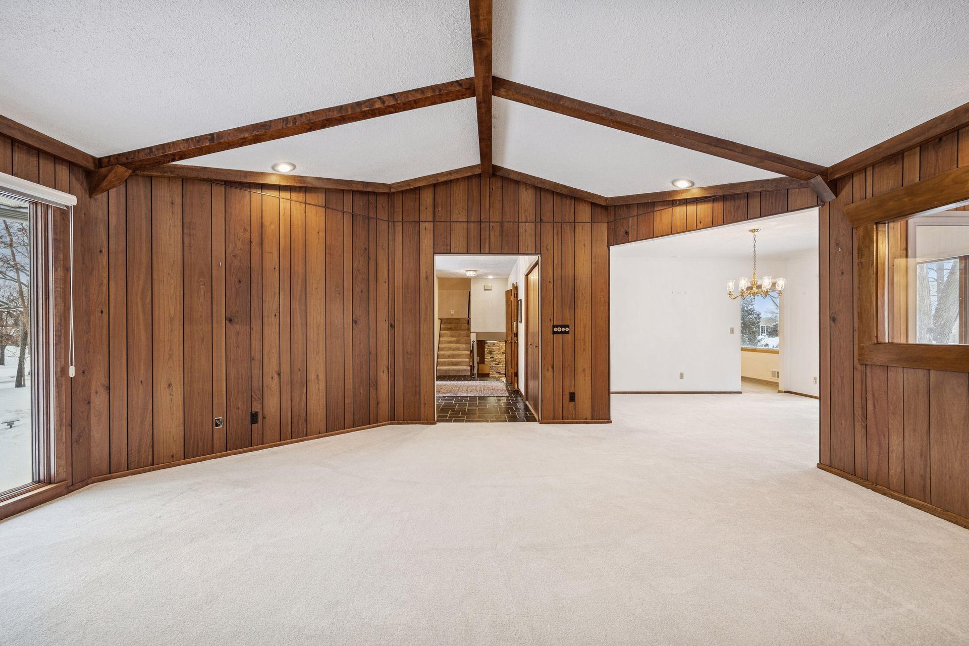 Vaulted/beamed ceilings Living Room
