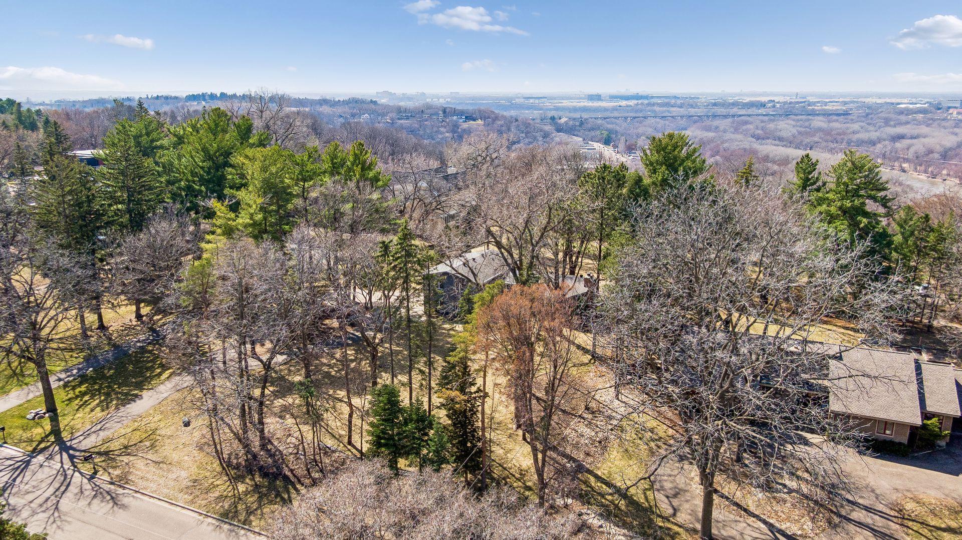 Welcome to 1835 Hunter Lane!