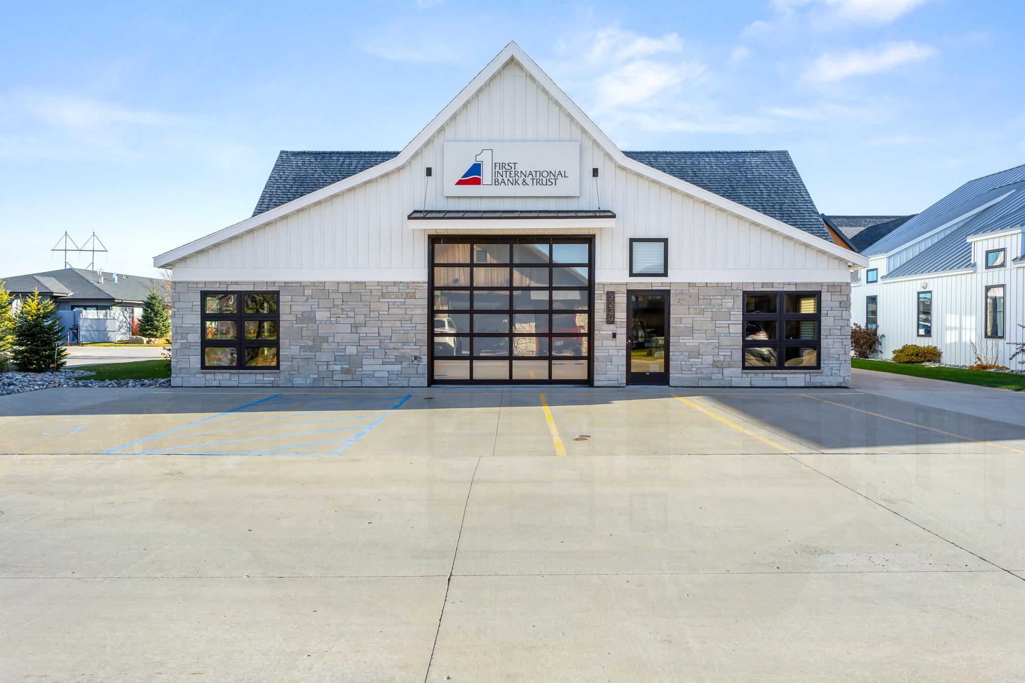 3220 Oak Ridge Loop E West Fargo