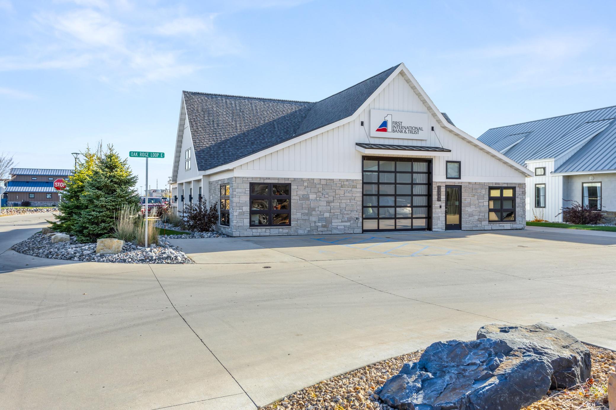 3220 Oak Ridge Loop E West Fargo