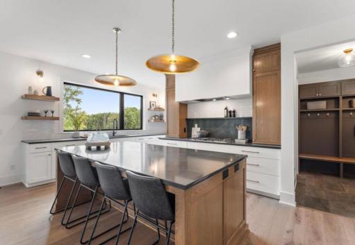9201 Timberland Trail, Eden Prairie, MN 55347