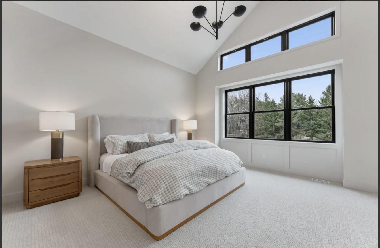 Laurel MBR transom window