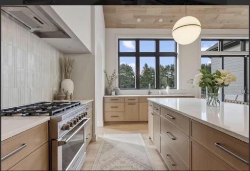 9271 Timberland Trail, Eden Prairie, MN 55347