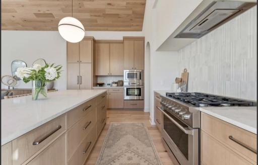 9271 Timberland Trail, Eden Prairie, MN 55347