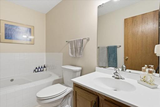 1079 S Pointe Drive, Hastings, MN 55033