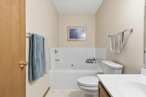 1079 S Pointe Drive, Hastings, MN 55033