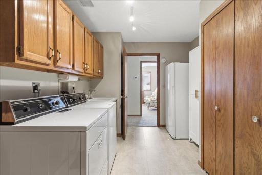 1079 S Pointe Drive, Hastings, MN 55033