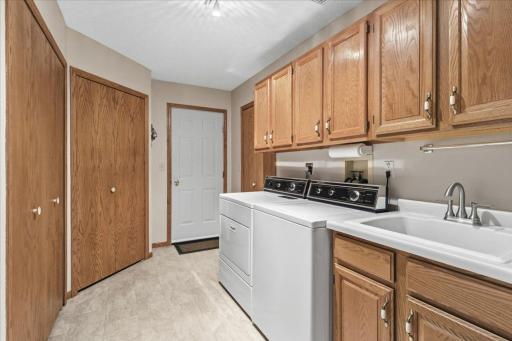 1079 S Pointe Drive, Hastings, MN 55033