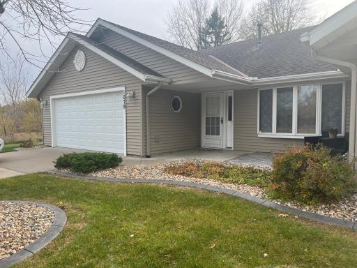 1079 S Pointe Drive, Hastings, MN 55033