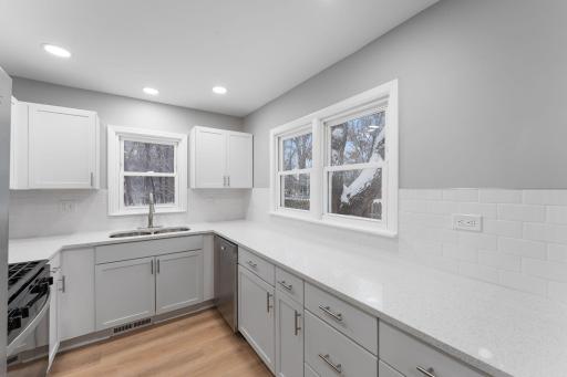 2825 Woodale Drive, Saint Paul, MN 55112