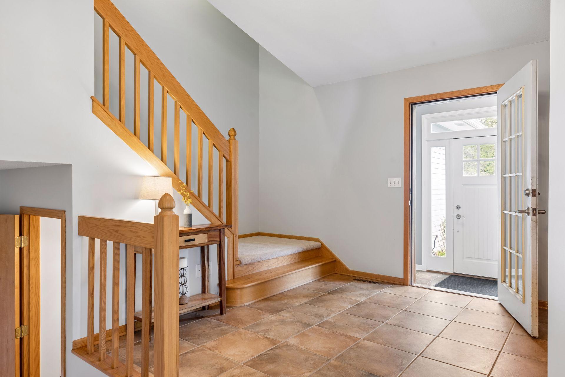 Foyer - 1731 Oakways Street