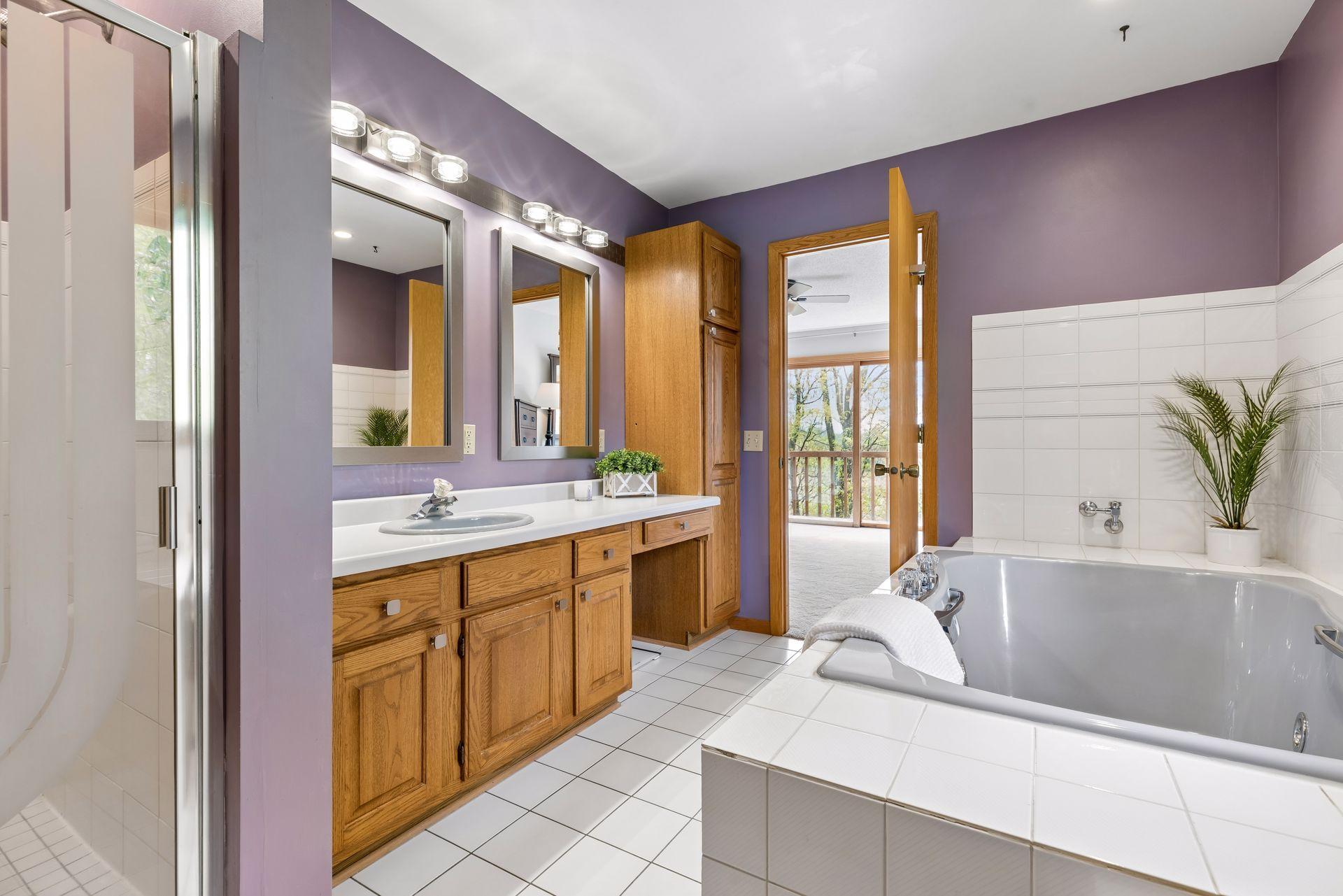 Primary Bathroom - 1731 Oakways Street