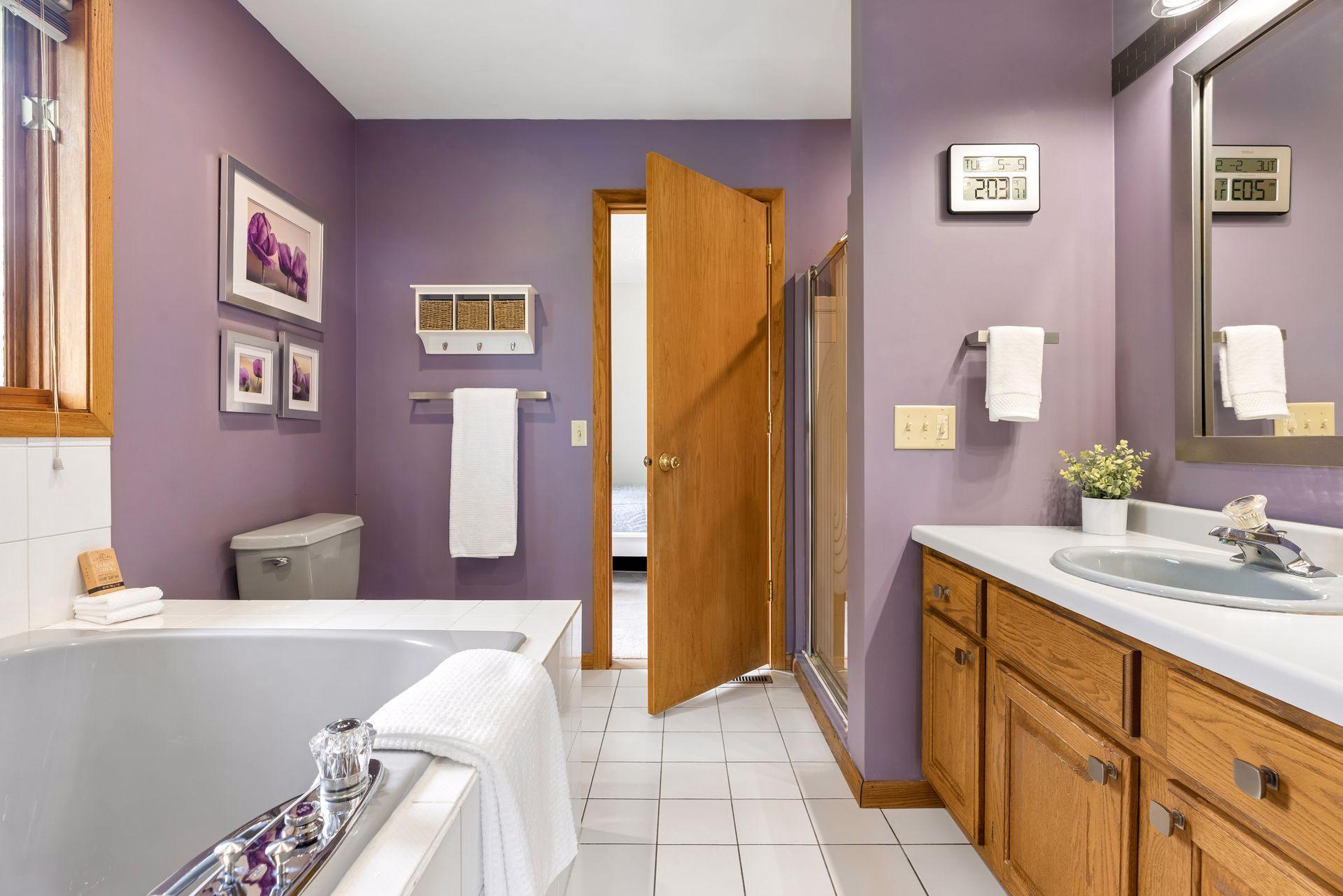 Primary Bathroom - 1731 Oakways Street
