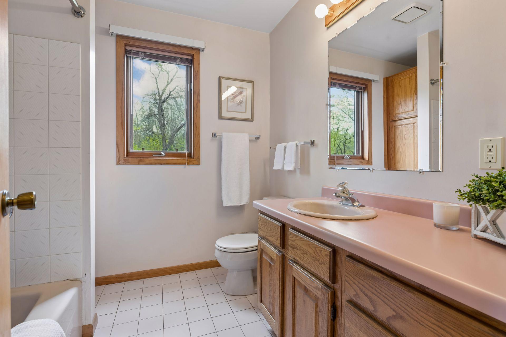 Full Bathroom - 1731 Oakways Street
