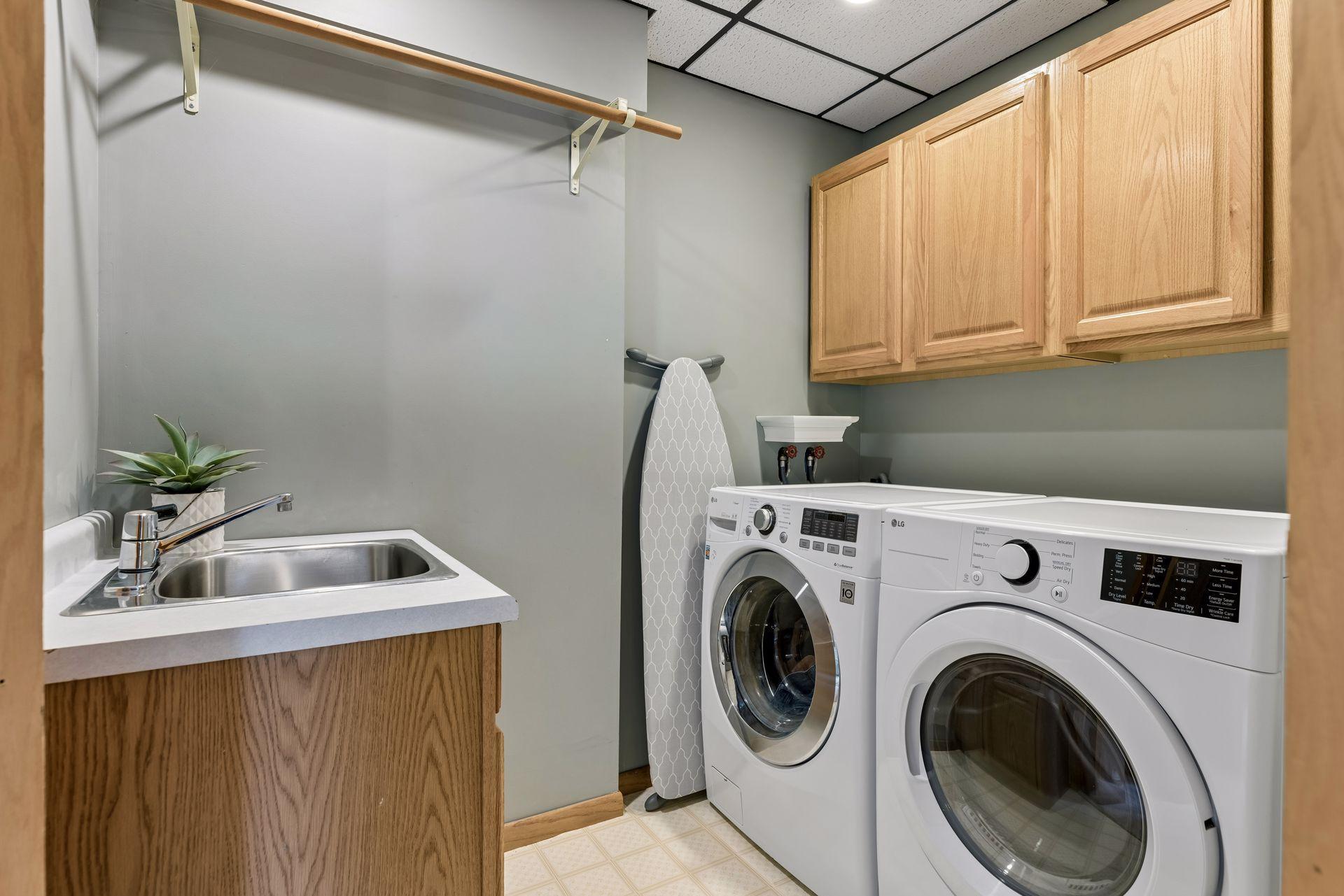 Laundry - 1731 Oakways Street