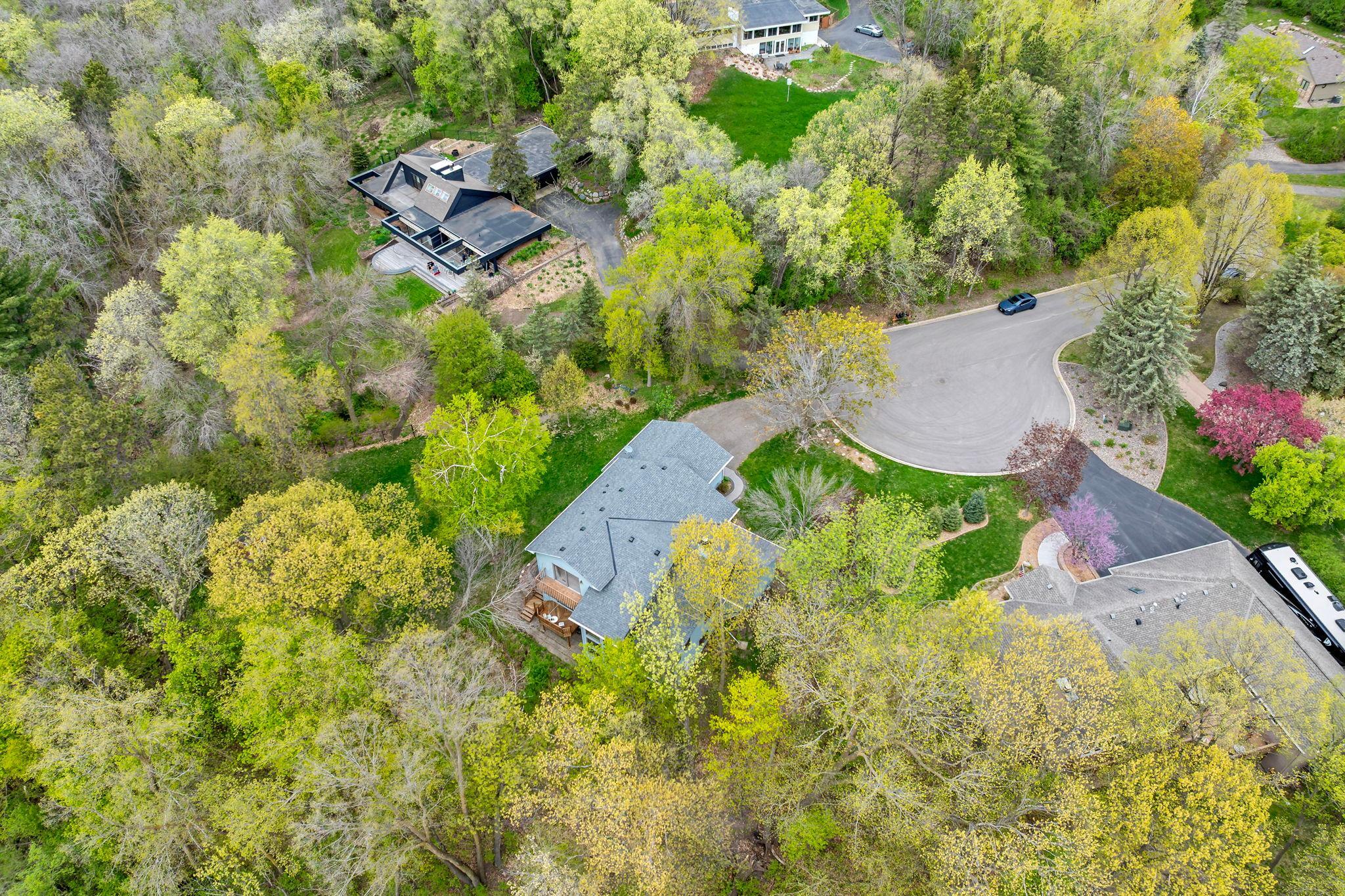 6-web-or-mls-1731 Oakways St Wayzata MN_0006.jpg