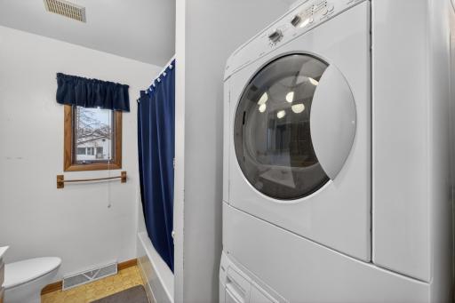 Full Bathroom/Laundry