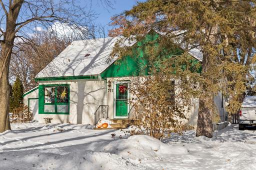 711 Grandview Avenue W, Saint Paul, MN 55113