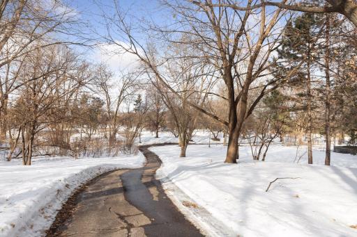 711 Grandview Avenue W, Saint Paul, MN 55113