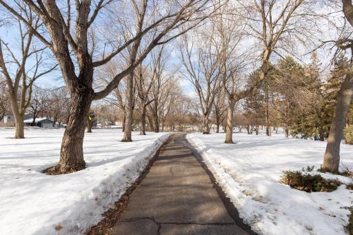 711 Grandview Avenue W, Saint Paul, MN 55113