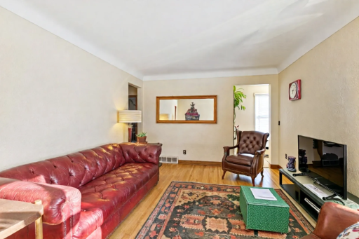 711 Grandview Avenue W, Saint Paul, MN 55113