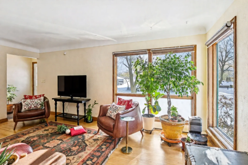 711 Grandview Avenue W, Saint Paul, MN 55113