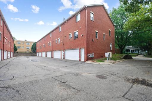 2009 Grand Avenue, Saint Paul, MN 55105