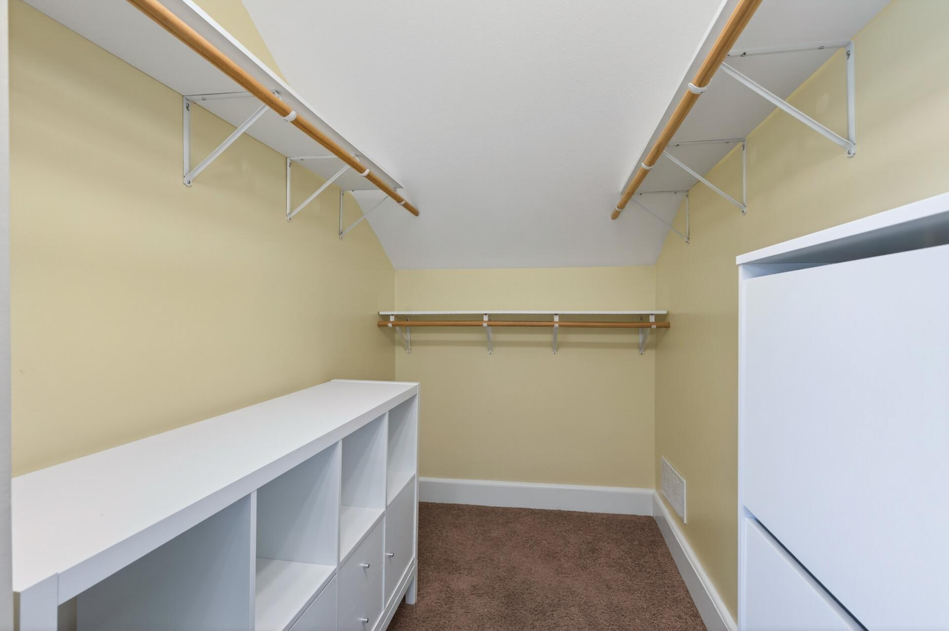 Walk in closet Primary