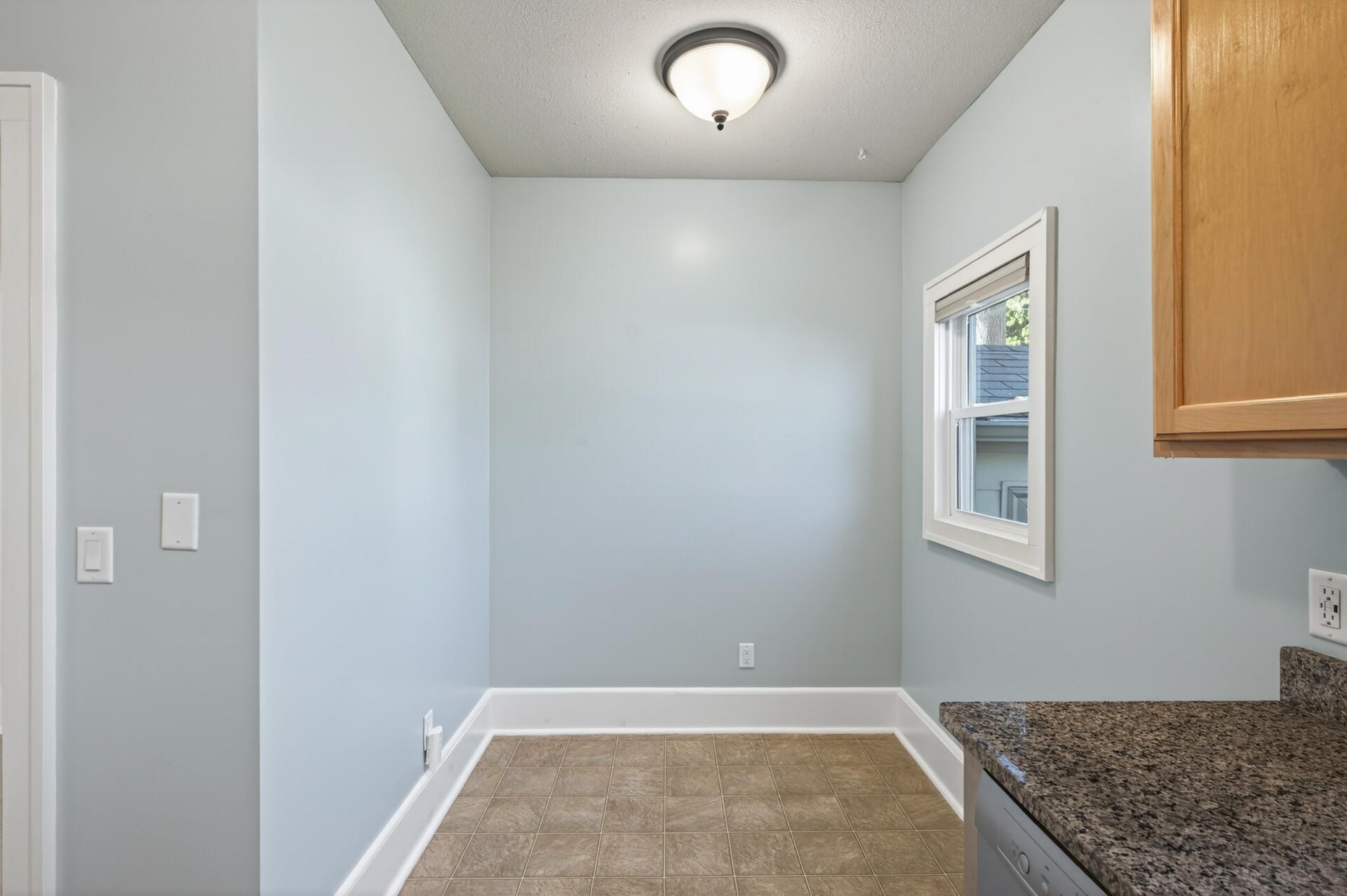 Dining room off kitchen