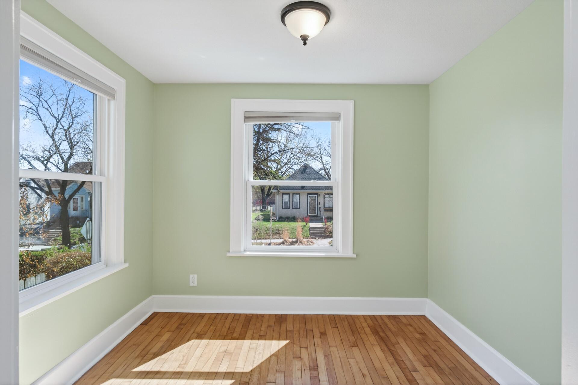 Front Dining/Sun Room