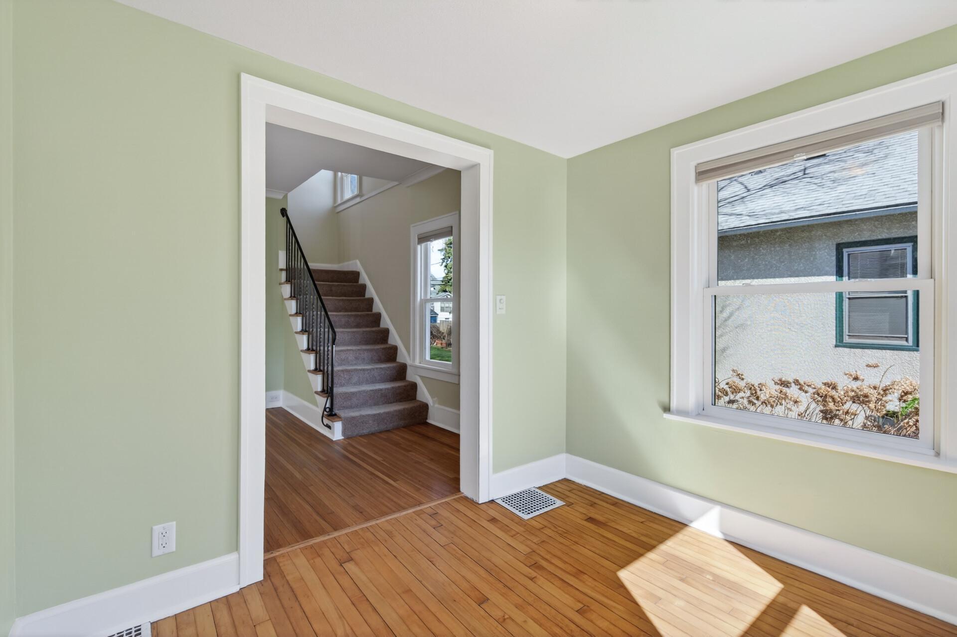 Front Dining/Sun Room