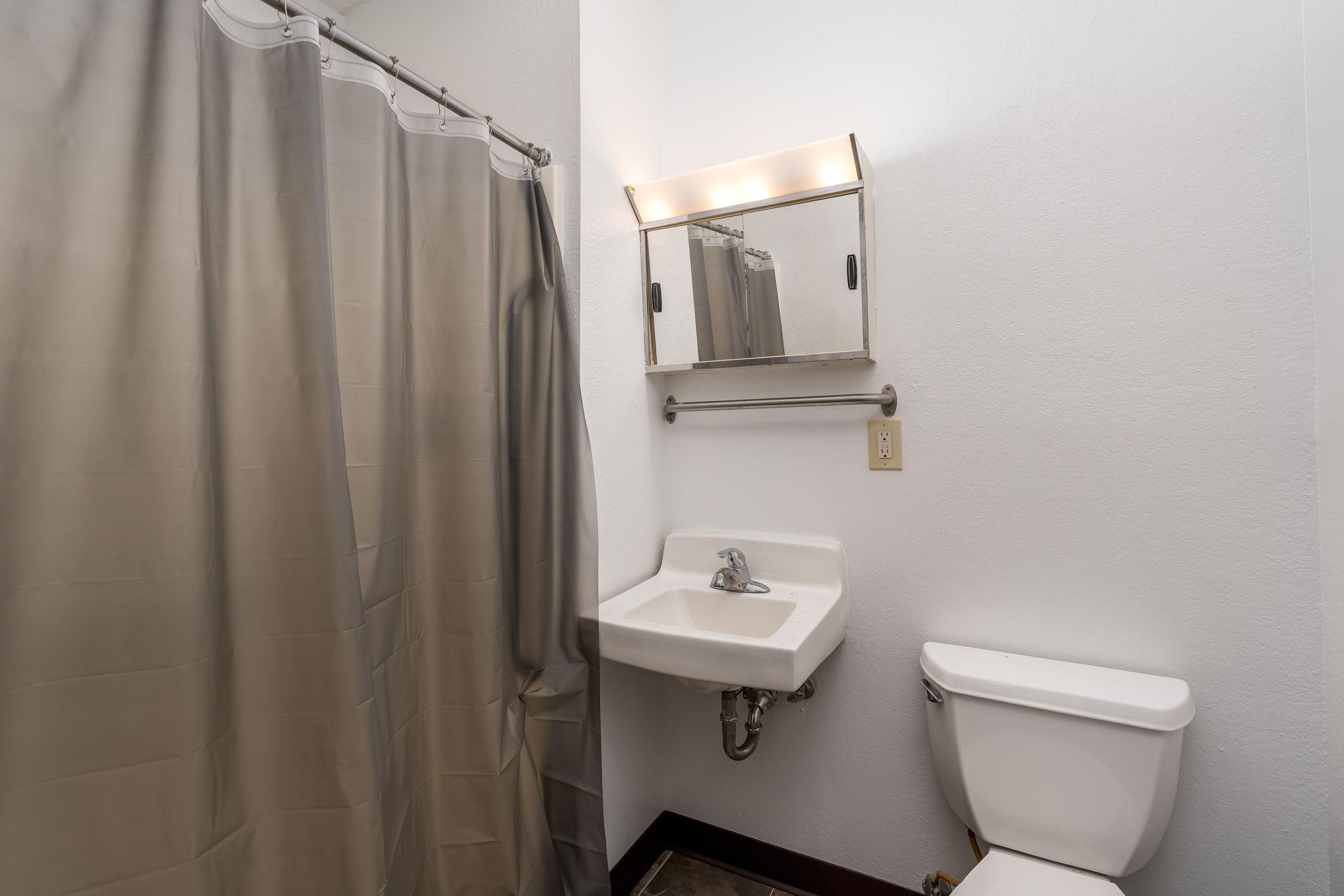 30-web-or-mls-3200-maple-ave.jpg