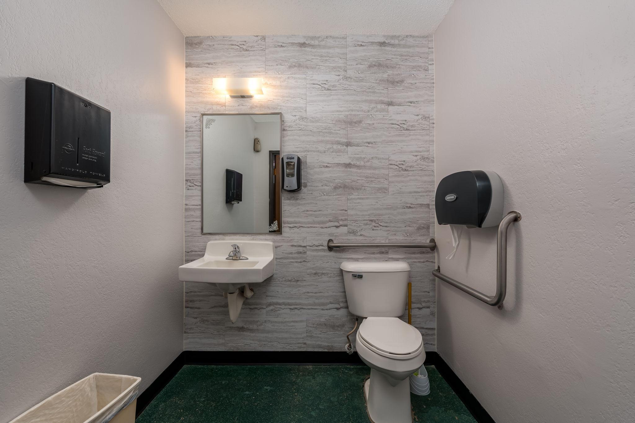 46-web-or-mls-3200-maple-ave.jpg