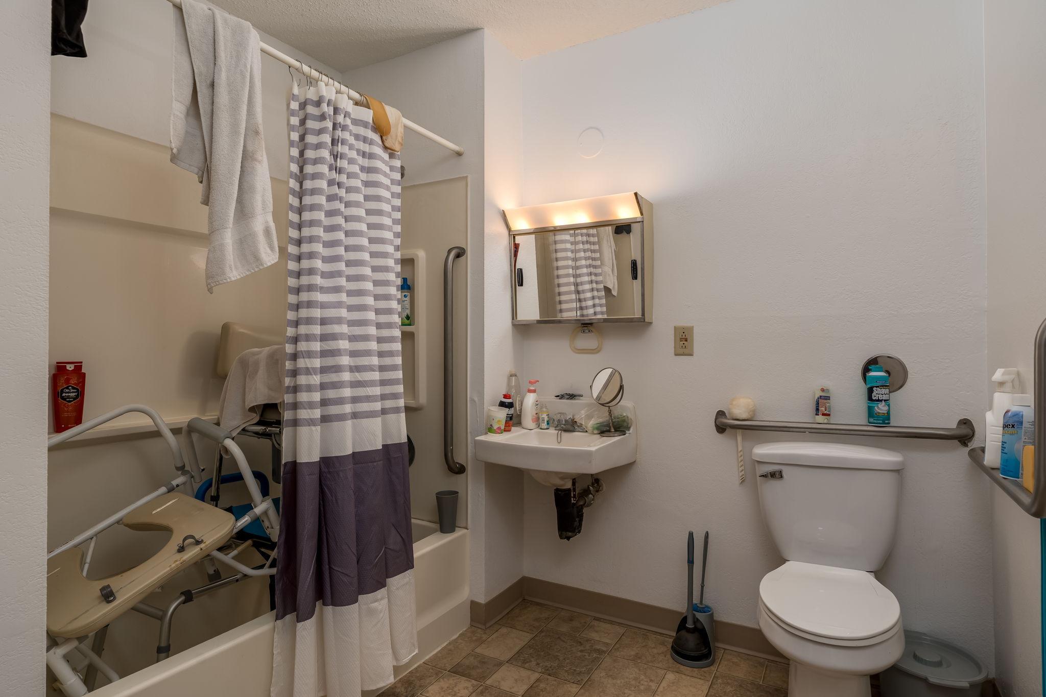 17-web-or-mls-3200-maple-ave.jpg