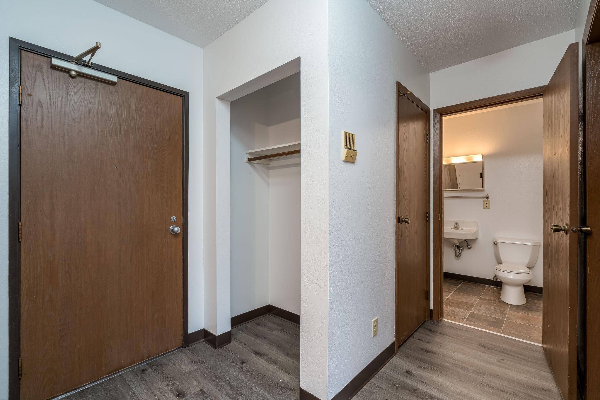 29-web-or-mls-3200-maple-ave.jpg