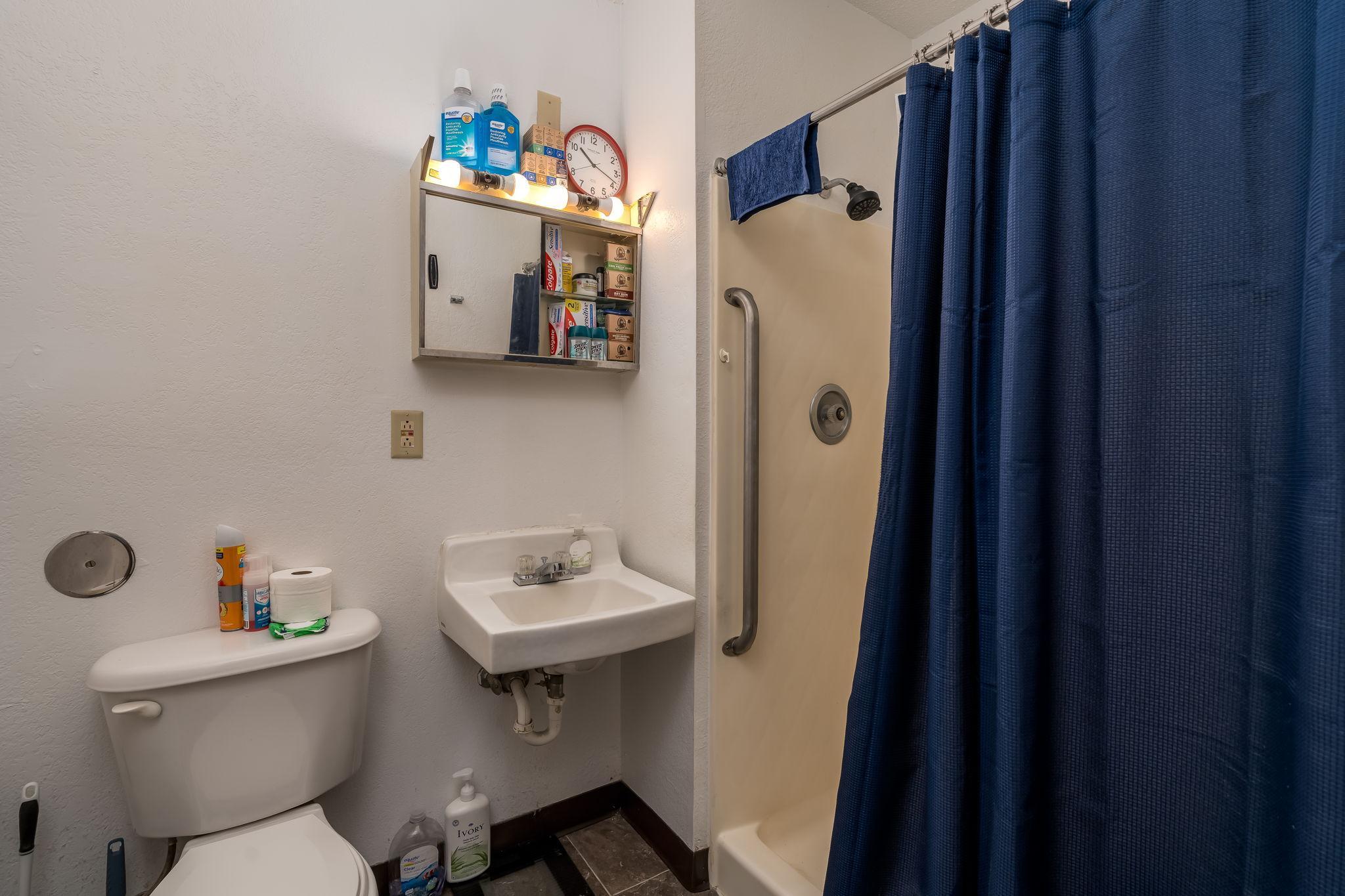22-web-or-mls-3200-maple-ave.jpg