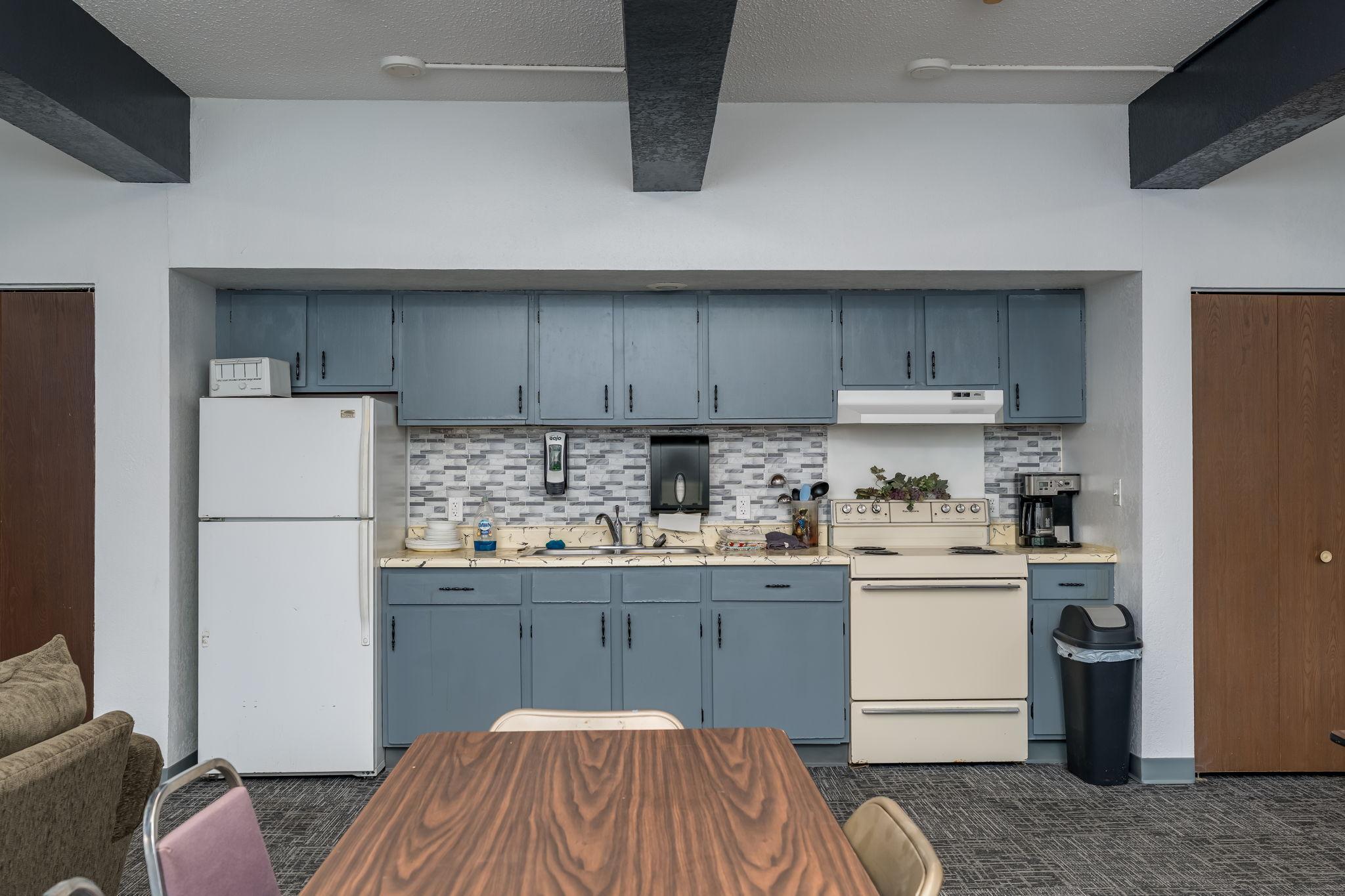 9-web-or-mls-3200-maple-ave.jpg
