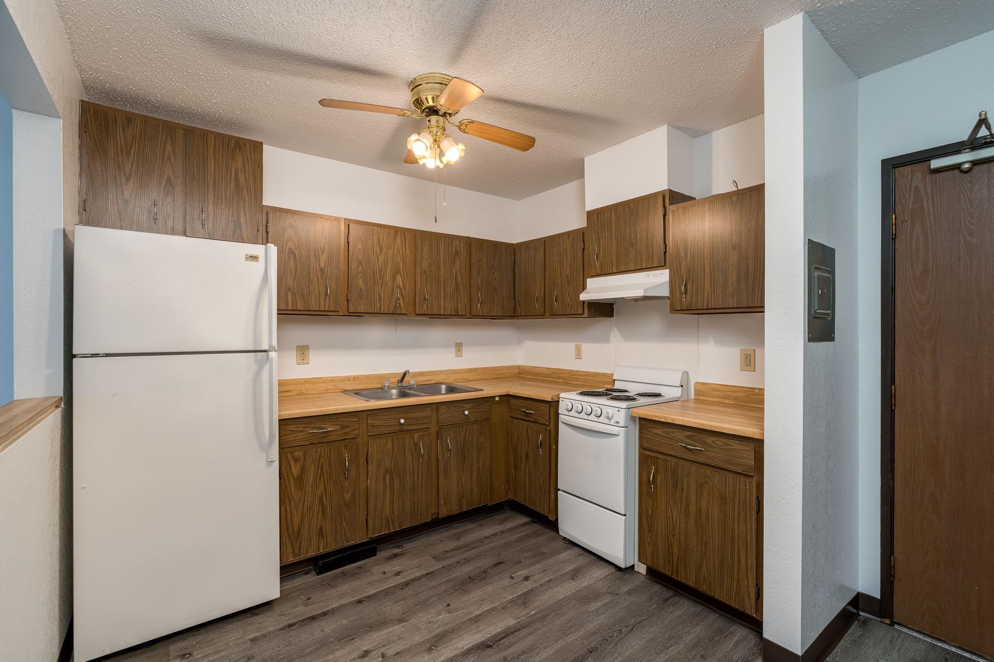 27-web-or-mls-3200-maple-ave.jpg