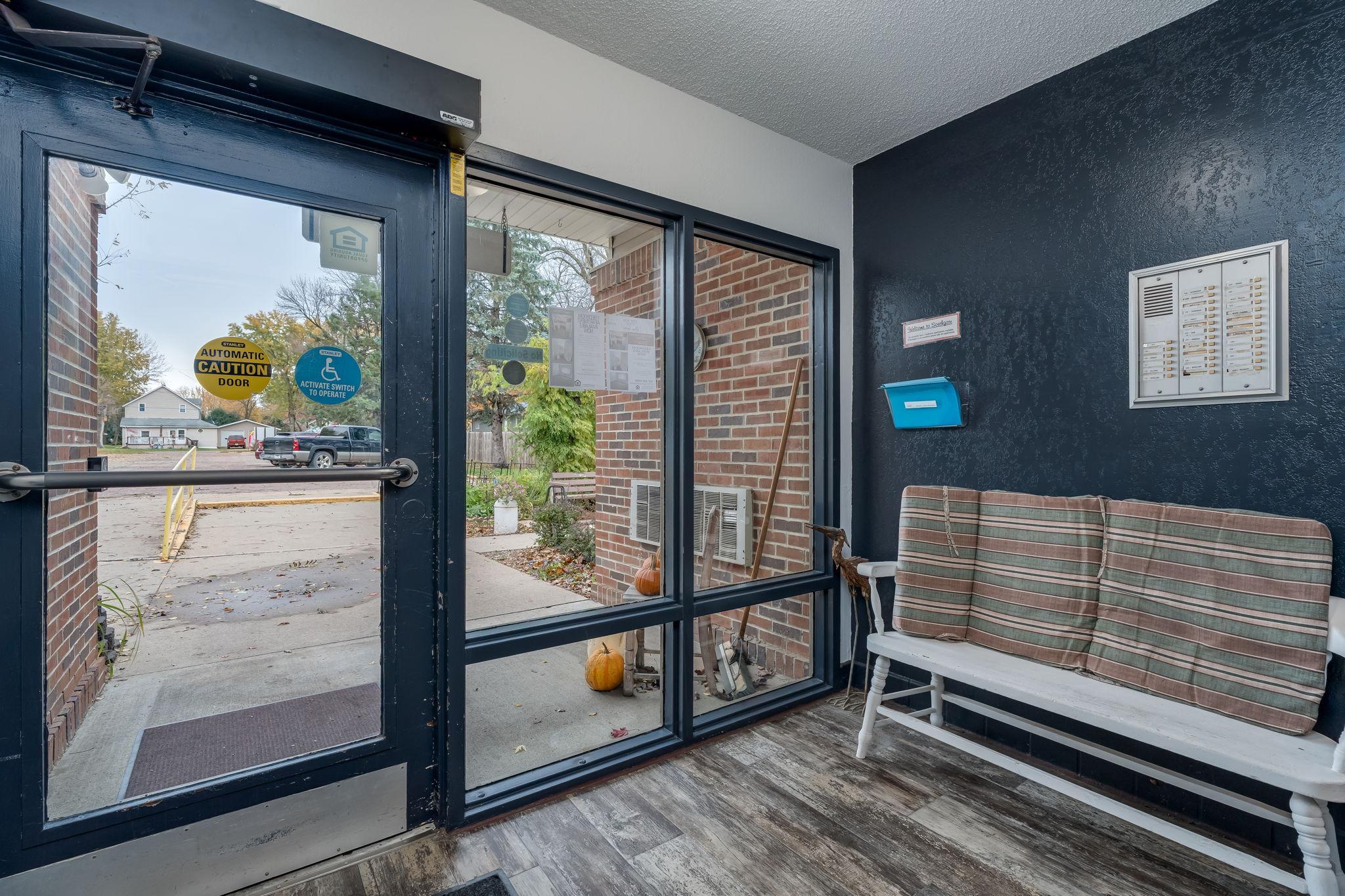 4-web-or-mls-3200-maple-ave.jpg