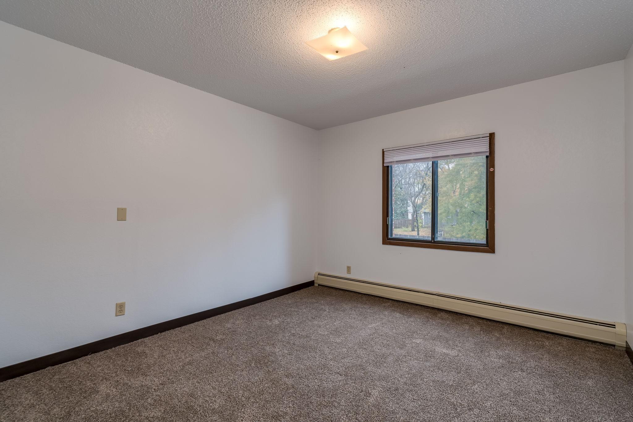 31-web-or-mls-3200-maple-ave.jpg