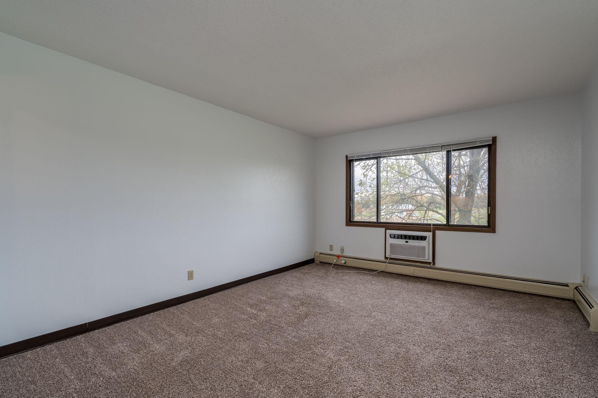 33-web-or-mls-3200-maple-ave.jpg