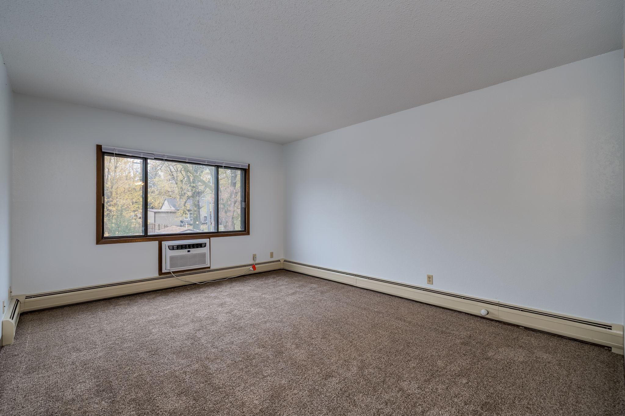 23-web-or-mls-3200-maple-ave.jpg